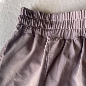 lululemon hotty hot shorts 4” mid rise